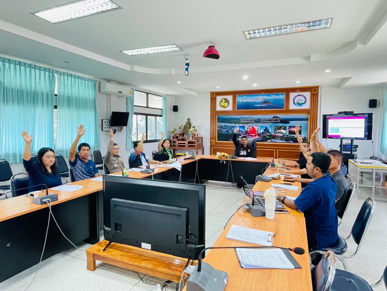 พช.ดอนสัก จัดประชุมคณะอนุกรรมการฯ กองทุนพัฒนาบทบาทสตรี ครั้งที่ 4/2569 มุ่งติดตามบริหารจัดการหนี้อย่างมีประสิทธิภาพ พร้อมเดินหน้าต่อยอดผ้าอัตลักษณ์ประจำอำเภอ